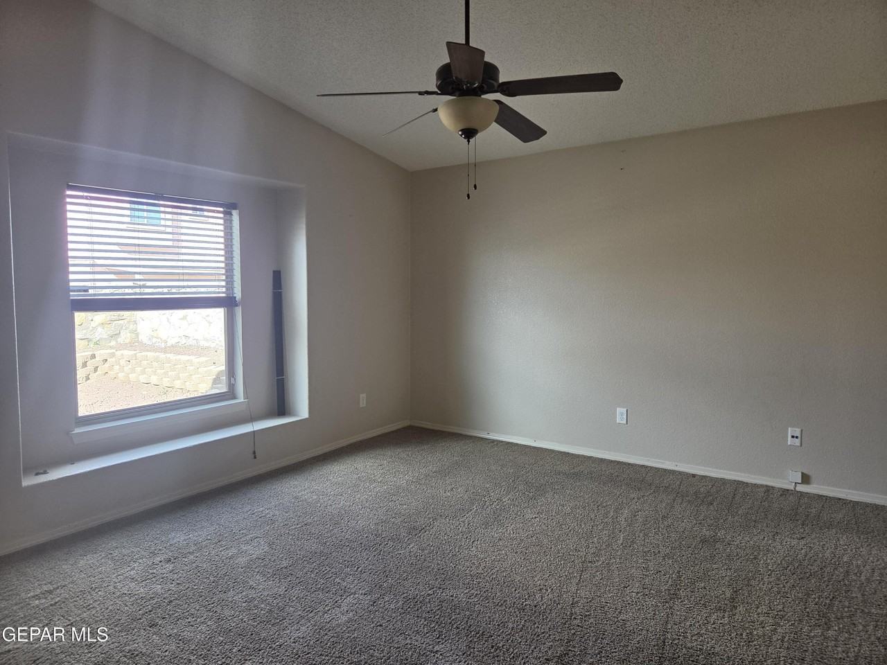 14189 N Point Ave - Photo 7 of 15