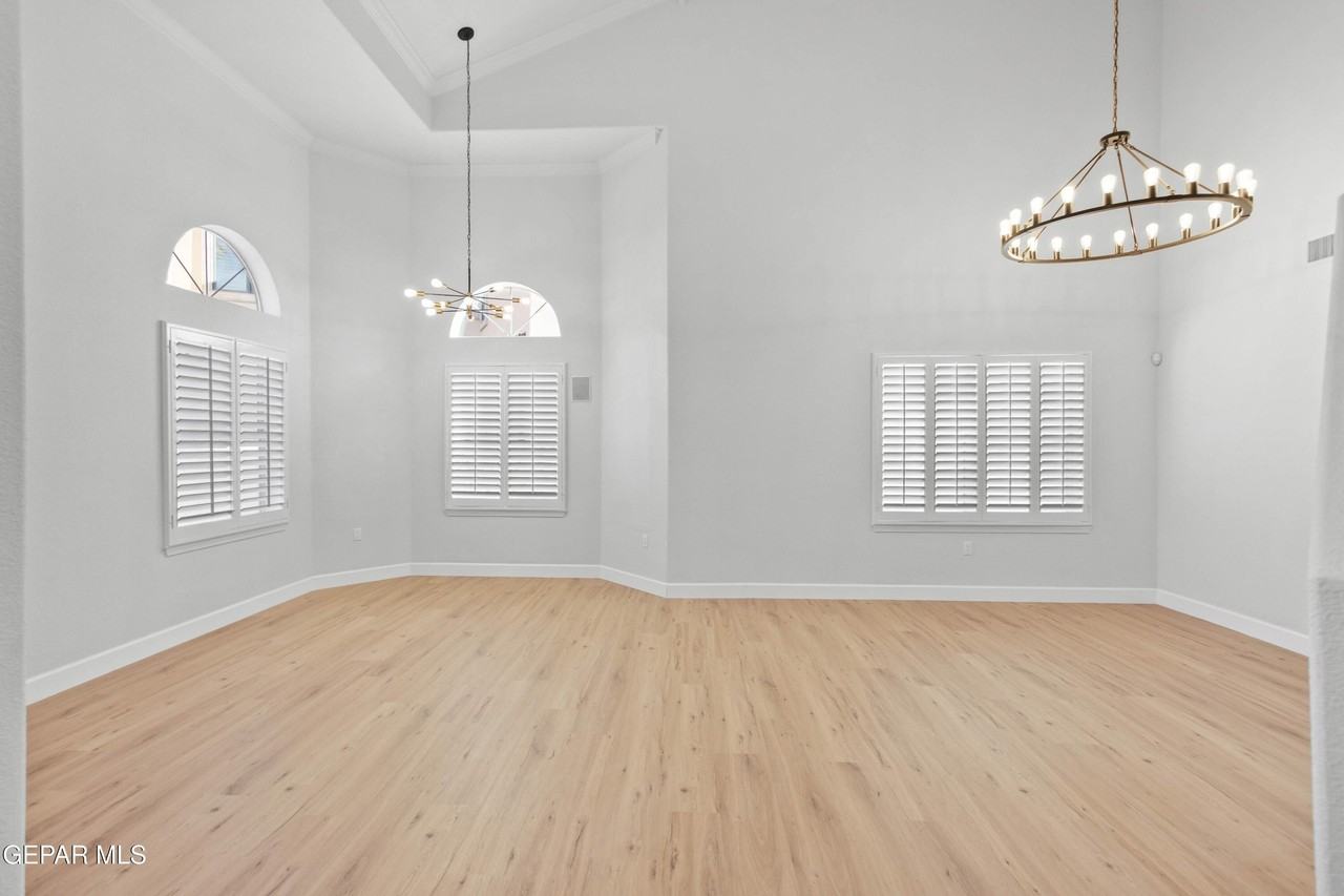 6357 Calle Del Rio - Photo 5 of 37