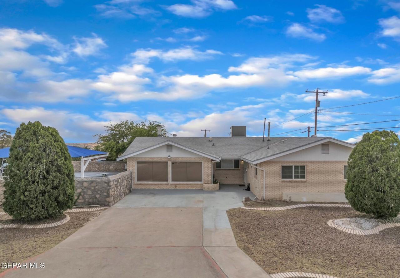 5801 Viewmont Ln - Photo 2 of 32