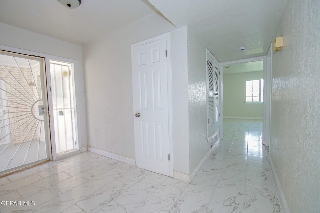 5801 Viewmont Ln - Photo 6 of 32