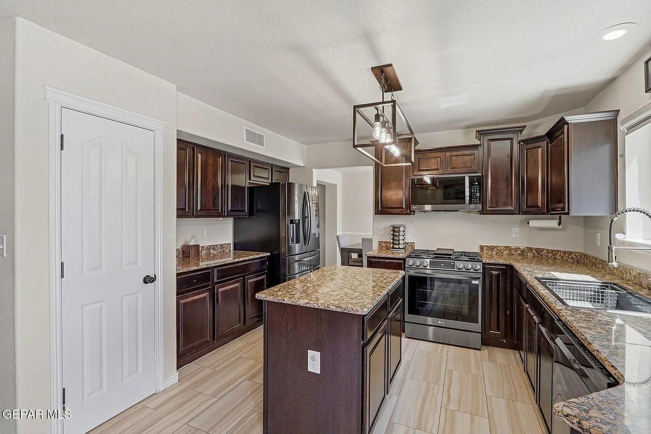 600 Valley Plum Ave - Photo 5 of 11
