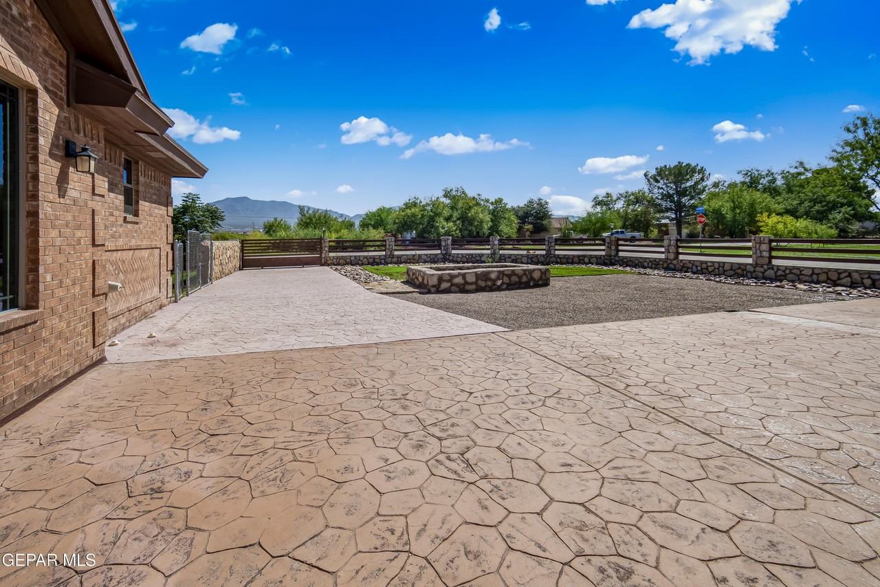 6497 Yerba Verde St - Photo 3 of 48