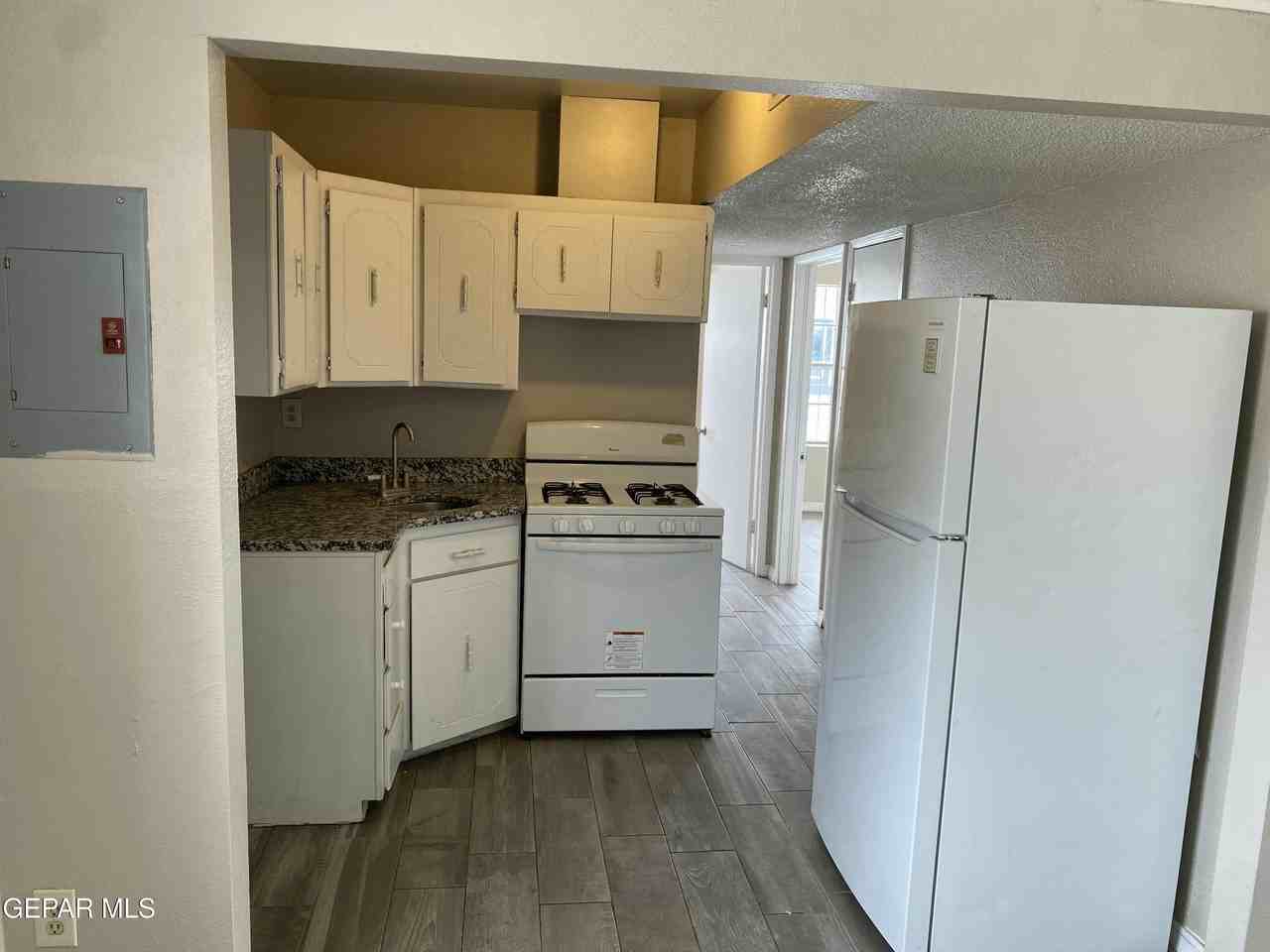2927 Mobile Ave - Photo 3 of 10