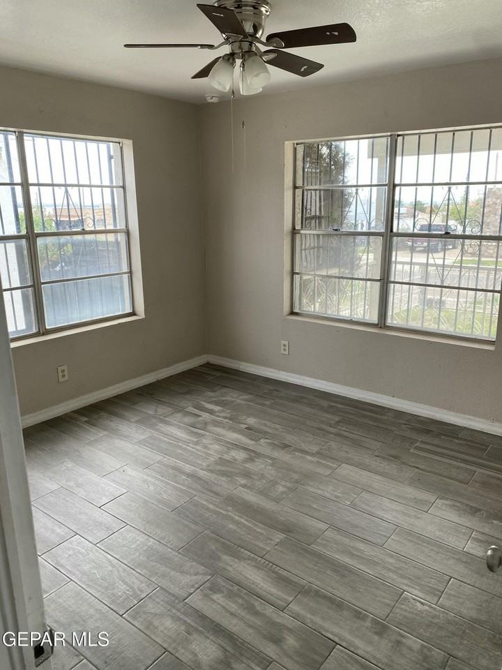 2927 Mobile Ave - Photo 5 of 10