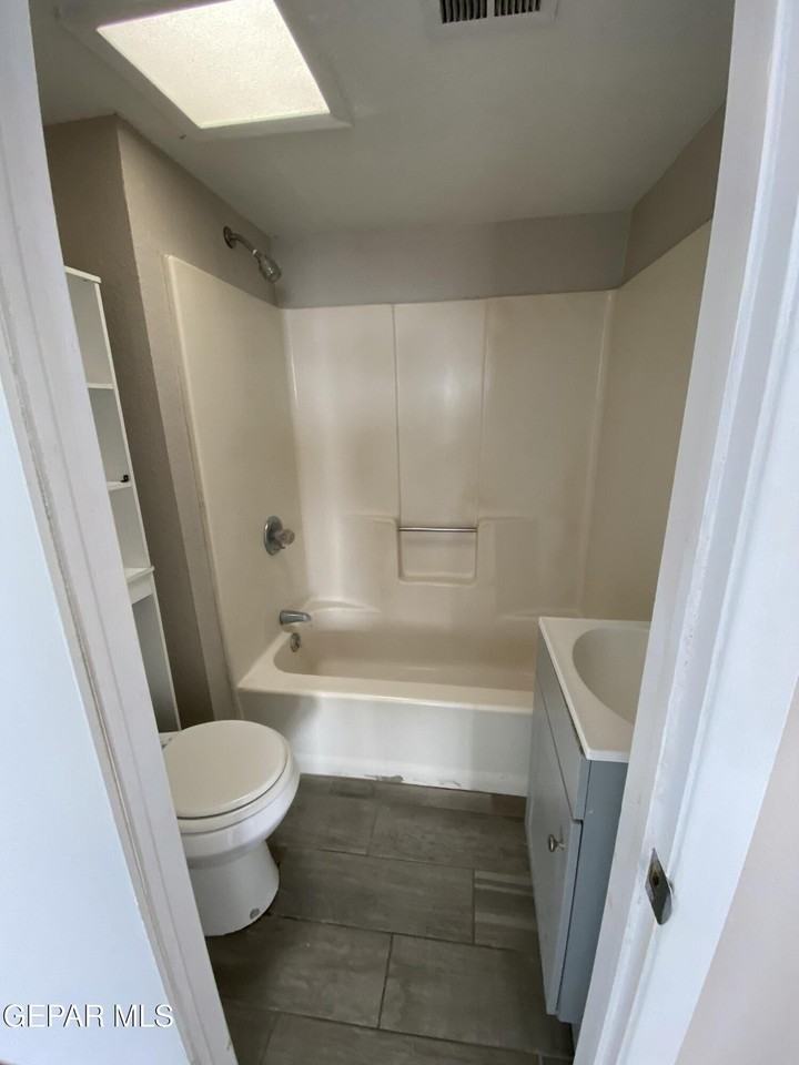 2927 Mobile Ave - Photo 7 of 10