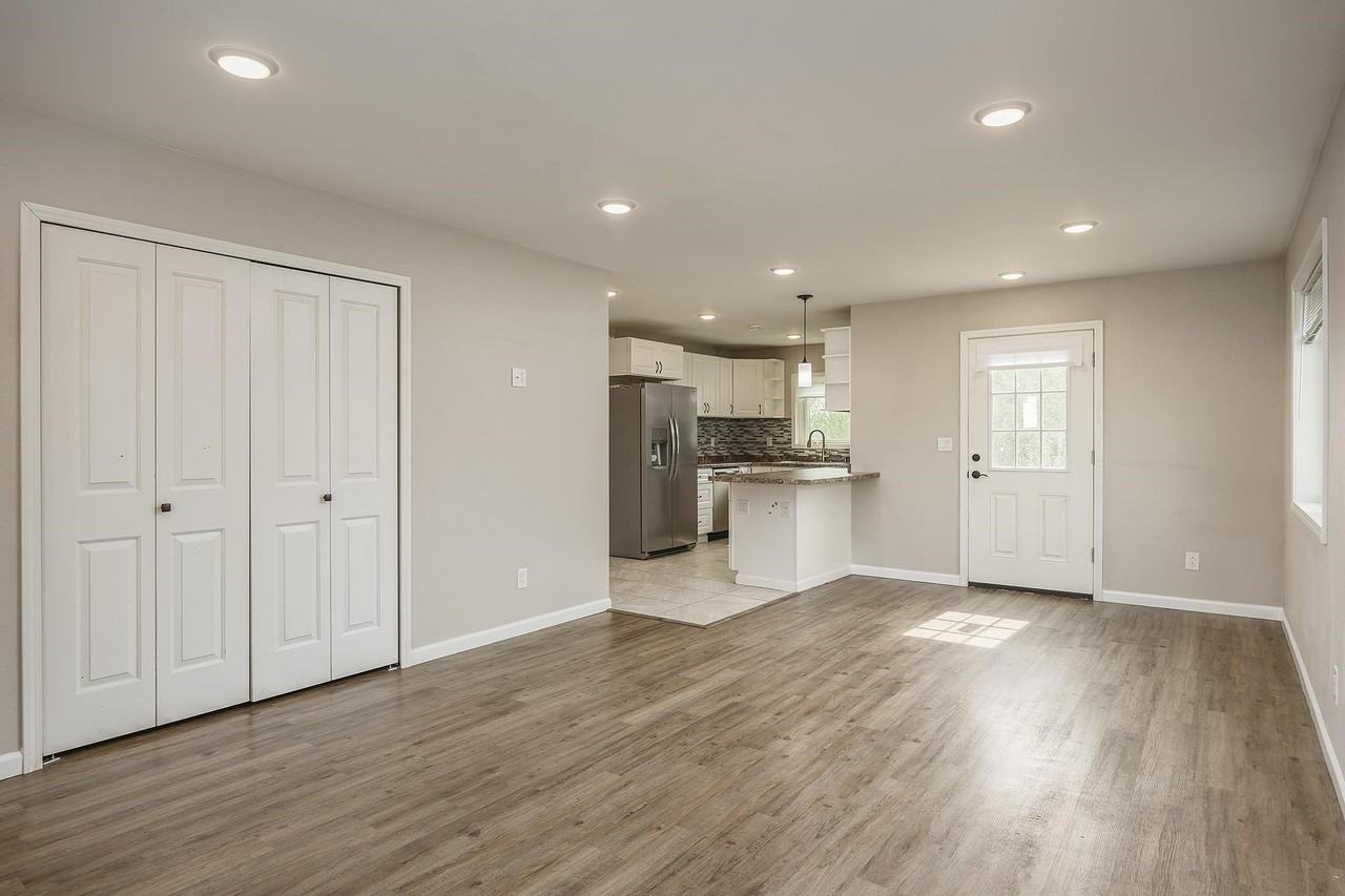 461 Spence Ave - Photo 6 of 23
