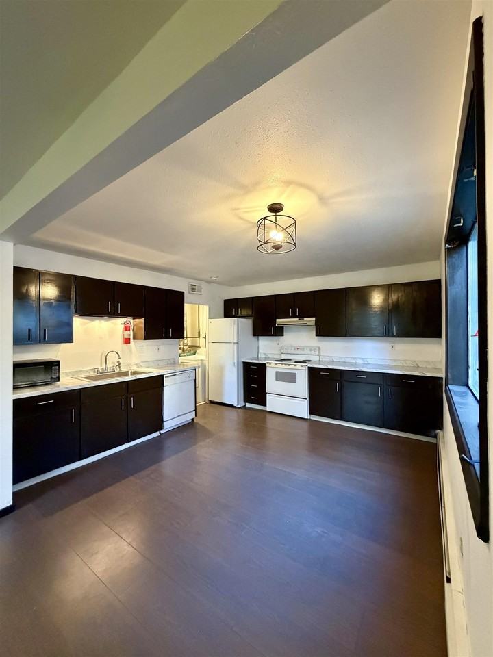 336 Kit Blvd #B - Photo 5 of 17