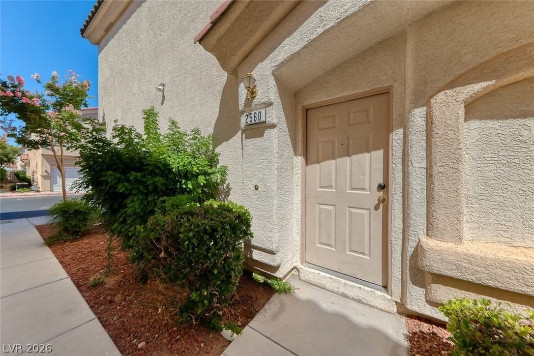 2560 Land Rush Dr - Photo 2 of 31