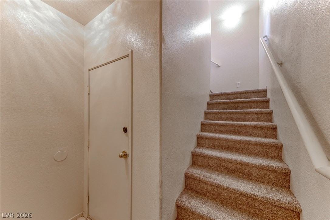 2560 Land Rush Dr - Photo 3 of 31