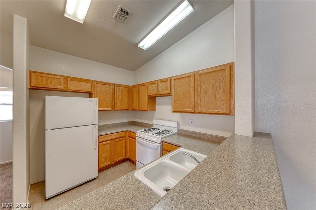 2560 Land Rush Dr - Photo 4 of 31