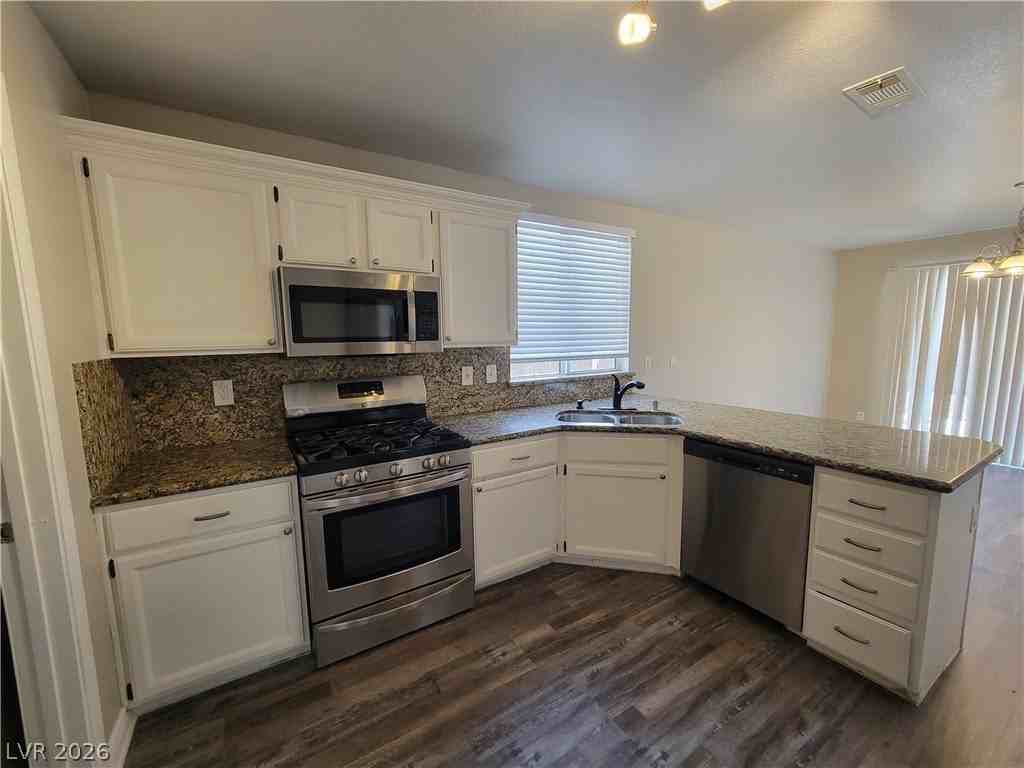 8218 Tone St - Photo 3 of 31