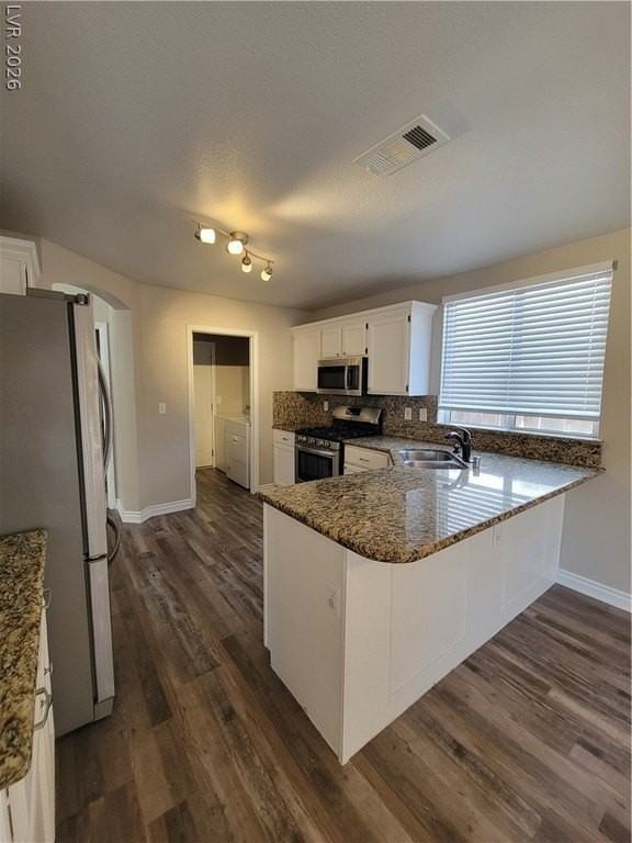 8218 Tone St - Photo 4 of 31