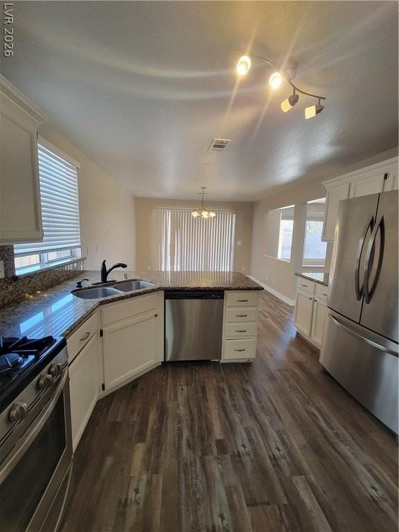 8218 Tone St - Photo 5 of 31