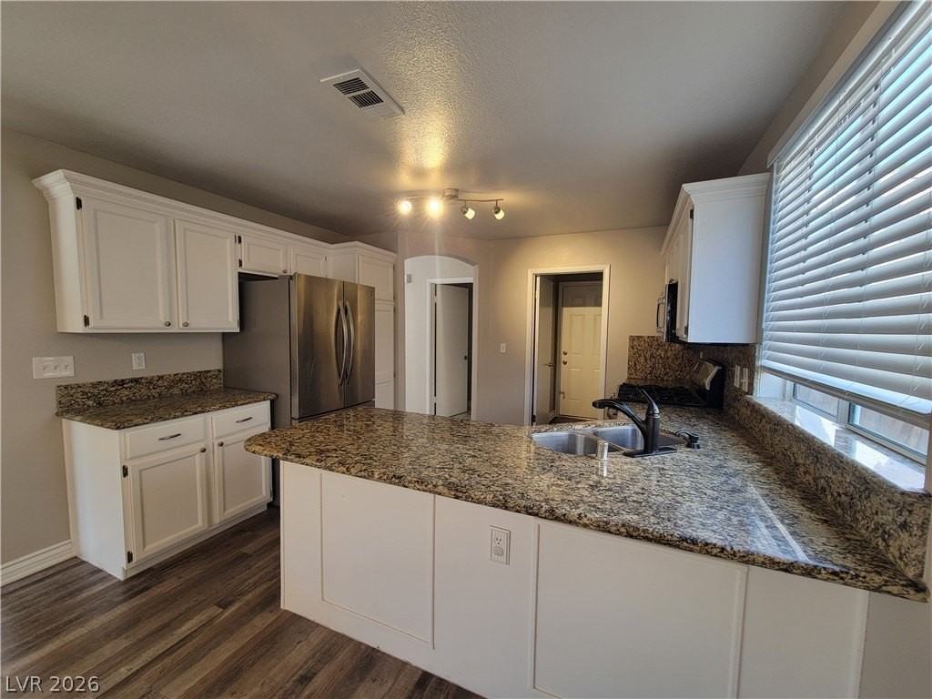 8218 Tone St - Photo 6 of 31