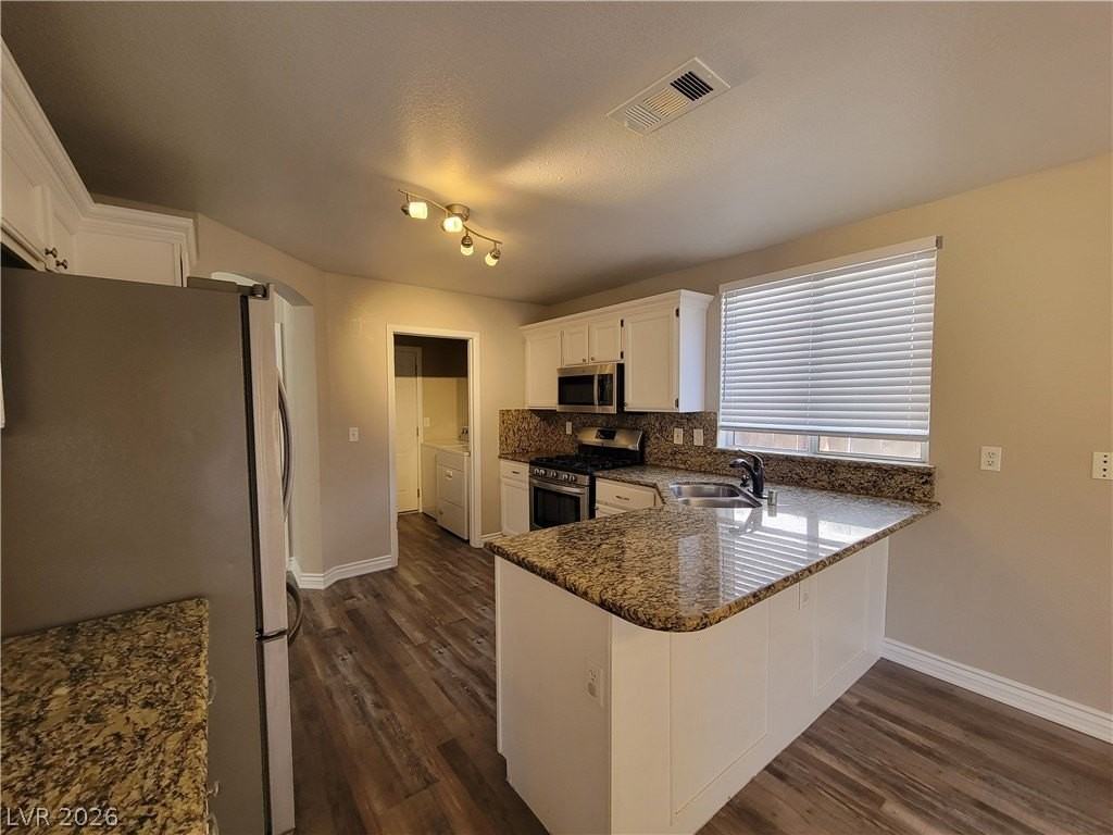 8218 Tone St - Photo 7 of 31