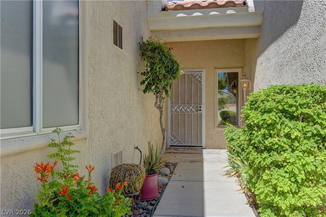 10028 Bundella Dr - Photo 2 of 21
