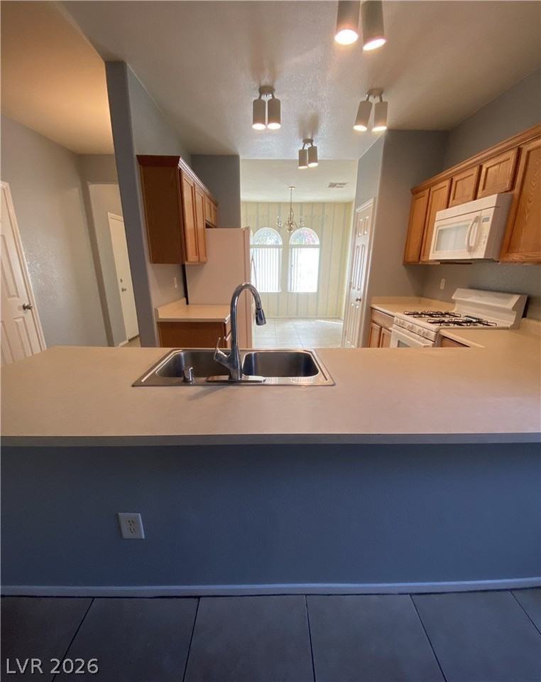 7242 Platinum Creek St - Photo 3 of 31