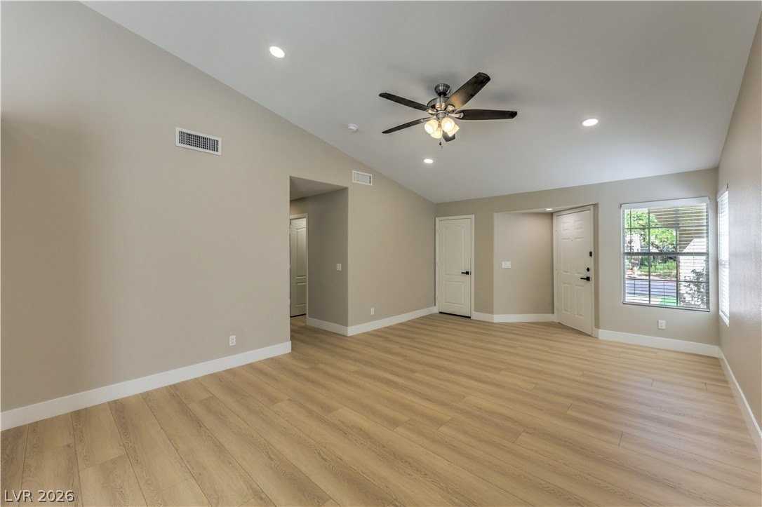 7633 Prairie Corners Dr - Photo 7 of 34