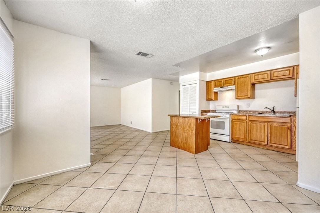 1272 Lawry Ave - Photo 3 of 22
