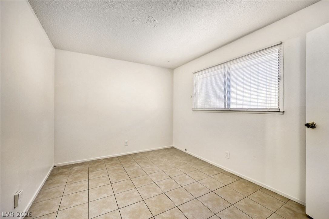 1272 Lawry Ave - Photo 5 of 22