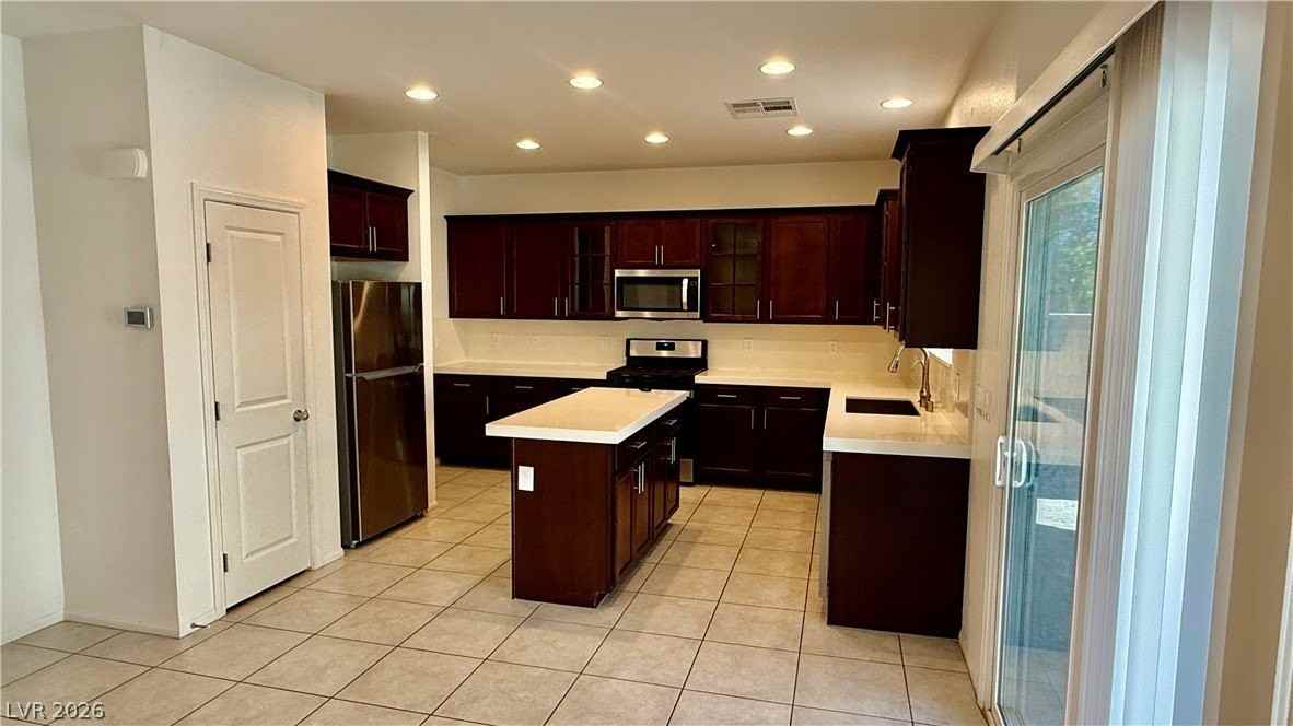 2126 Mystic Wave Rd - Photo 3 of 18