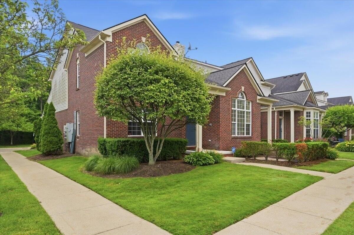 18101 Adri Cir - Photo 2 of 38