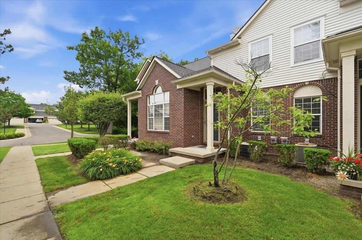 18101 Adri Cir - Photo 3 of 38