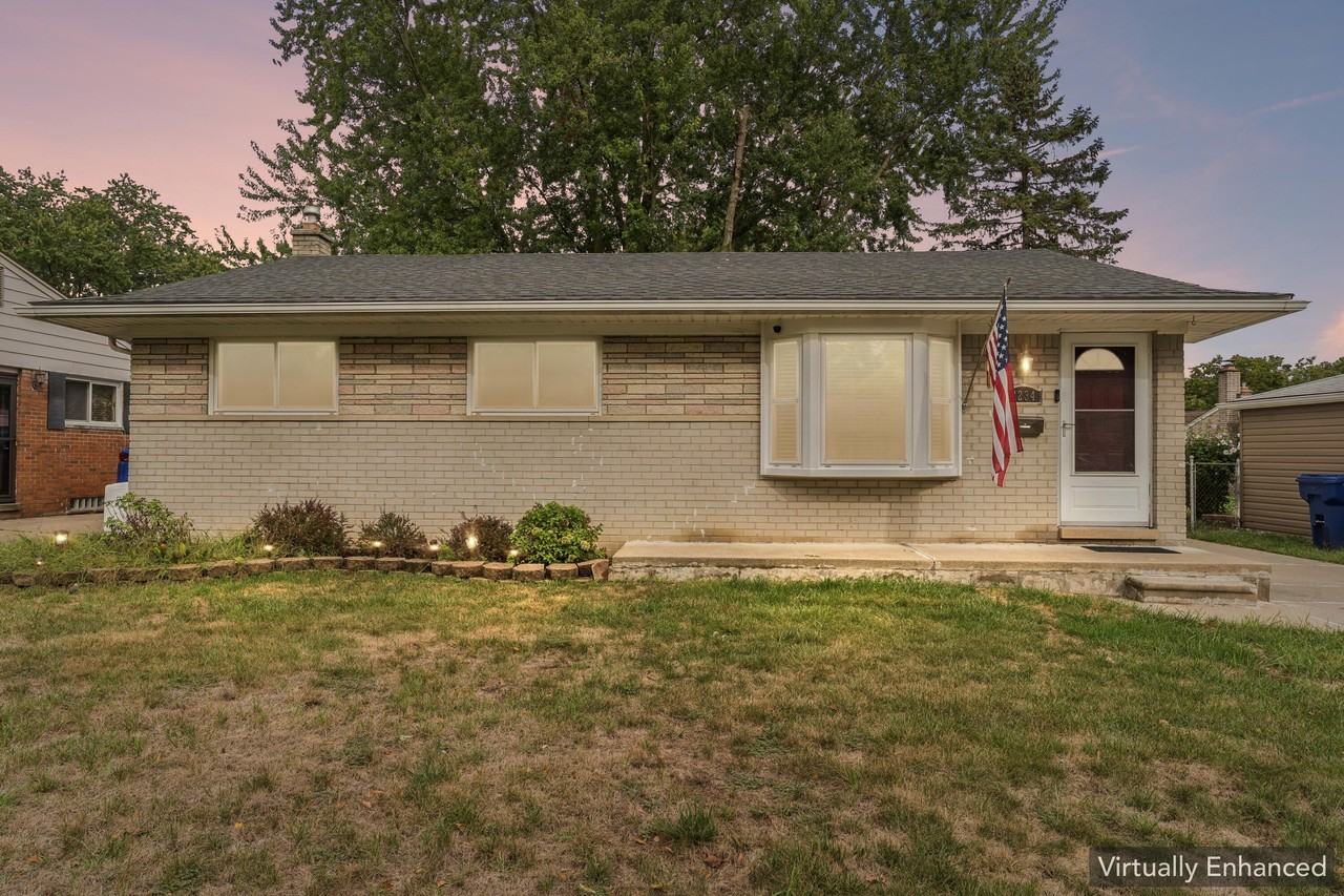 8234 Holly Dr - Photo 2 of 36