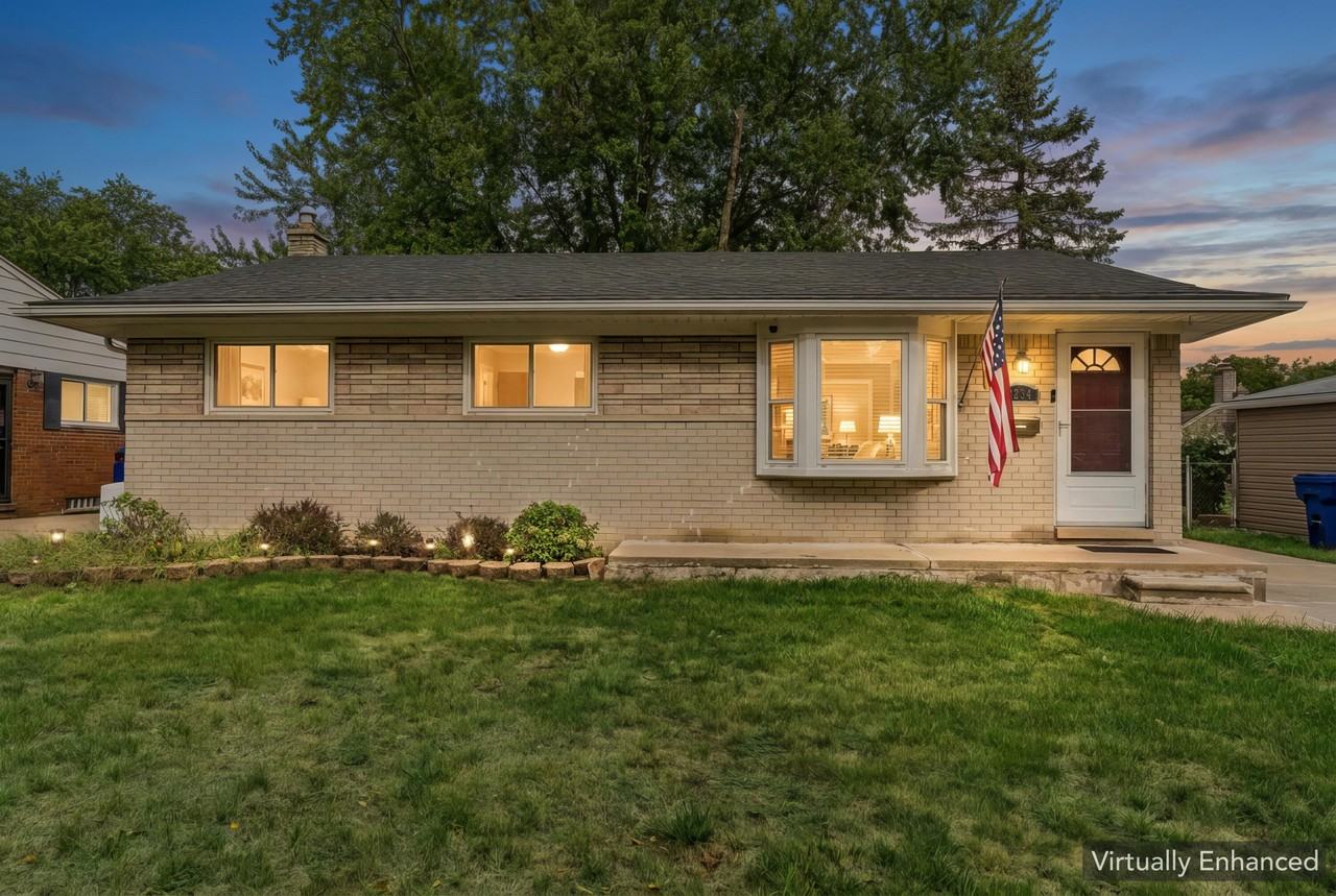 8234 Holly Dr - Photo 3 of 36