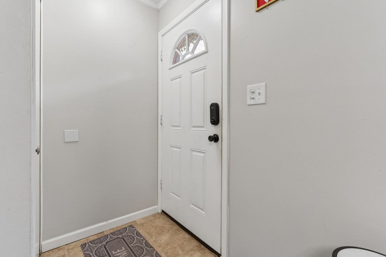 8234 Holly Dr - Photo 5 of 36