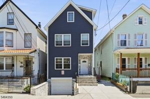 featured image of 469 Henry St #1