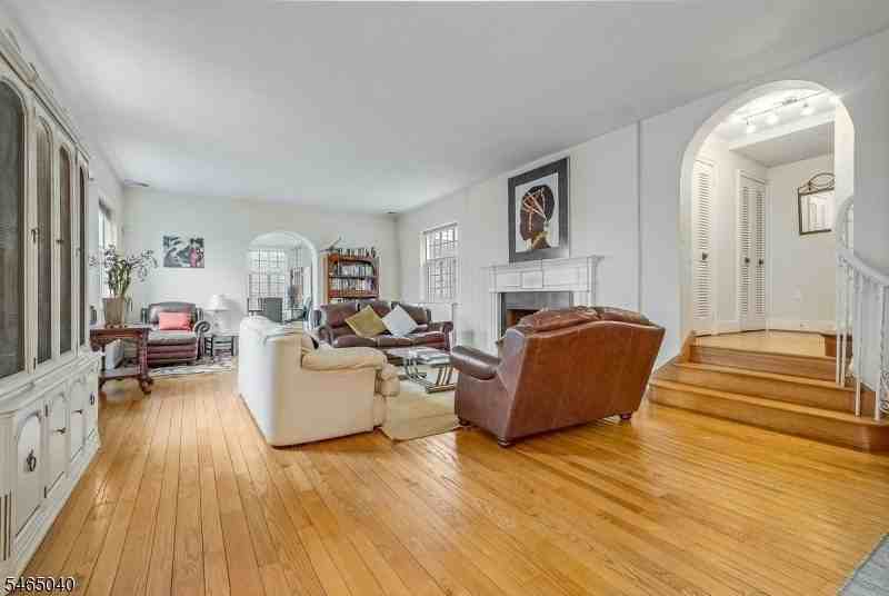 123 N Wyoming Ave - Photo 2 of 34
