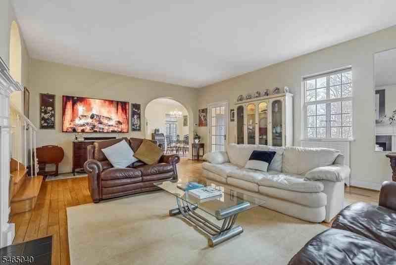 123 N Wyoming Ave - Photo 4 of 34