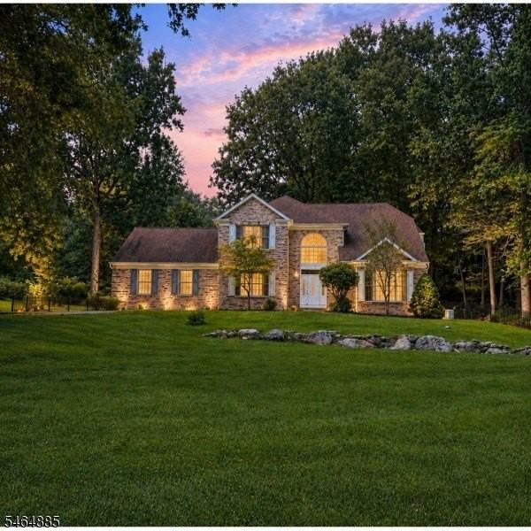 30 Carriage House Rd - Photo 2 of 19