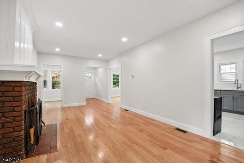 20 Undercliff Rd - Photo 4 of 32