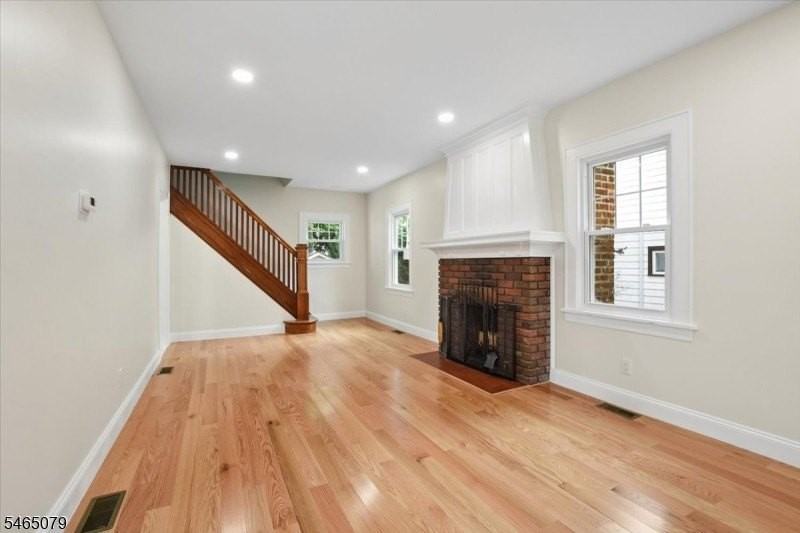 20 Undercliff Rd - Photo 7 of 32