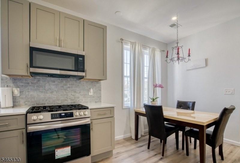 906 Roselle St #2 - Photo 5 of 10