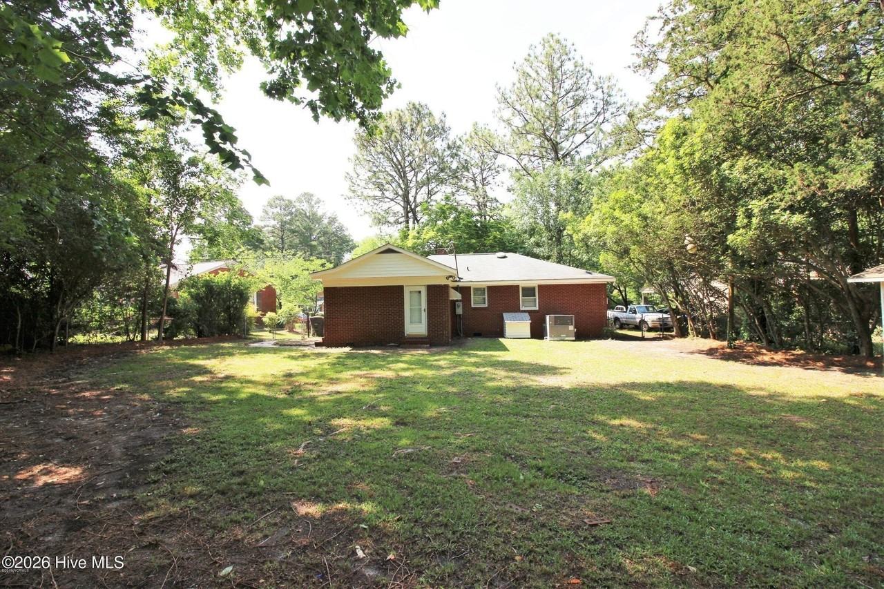 2605 Crockett Dr - Photo 3 of 4