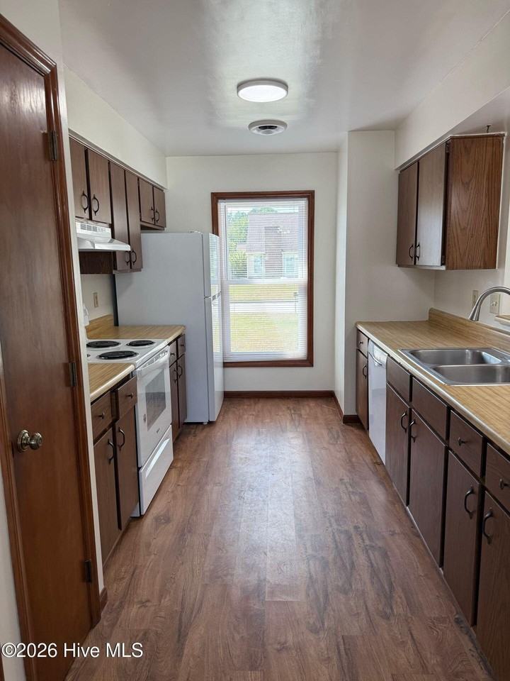 200 Sugarwood Ct - Photo 3 of 9