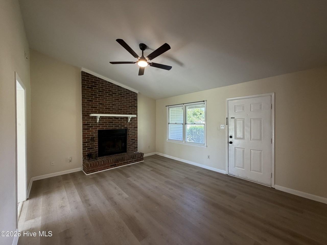 1019 Blue Leaf Pl - Photo 2 of 9