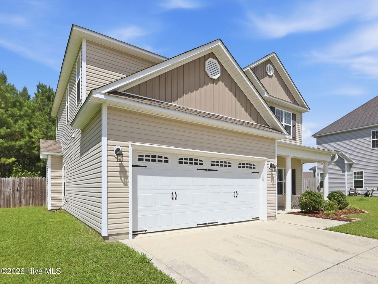328 Aquamarine Cir - Photo 2 of 48