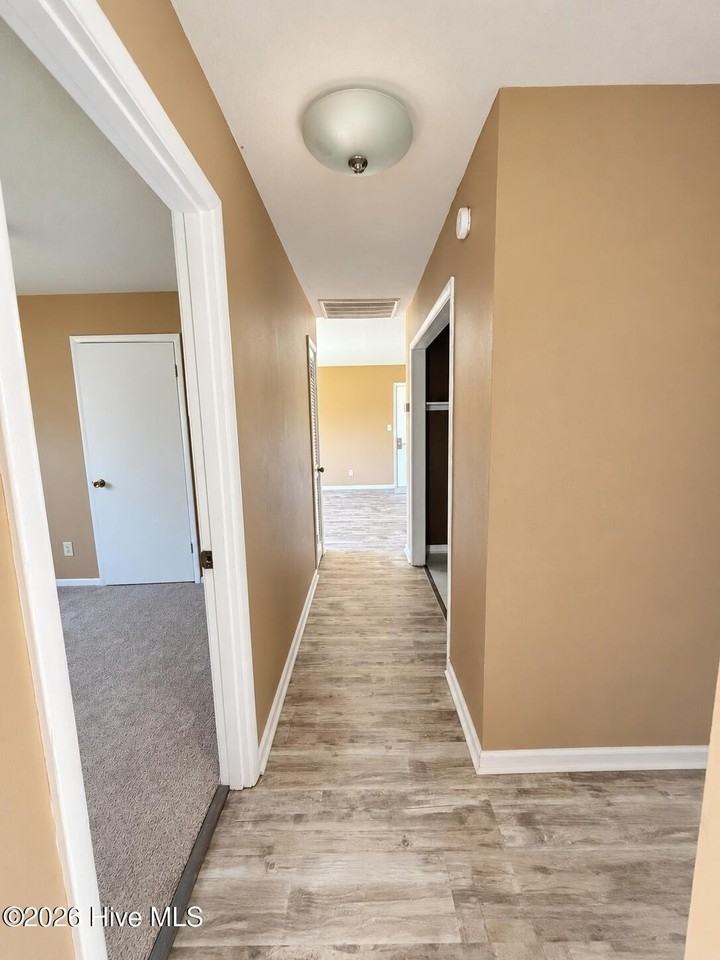 25 Yorkshire Dr - Photo 3 of 32