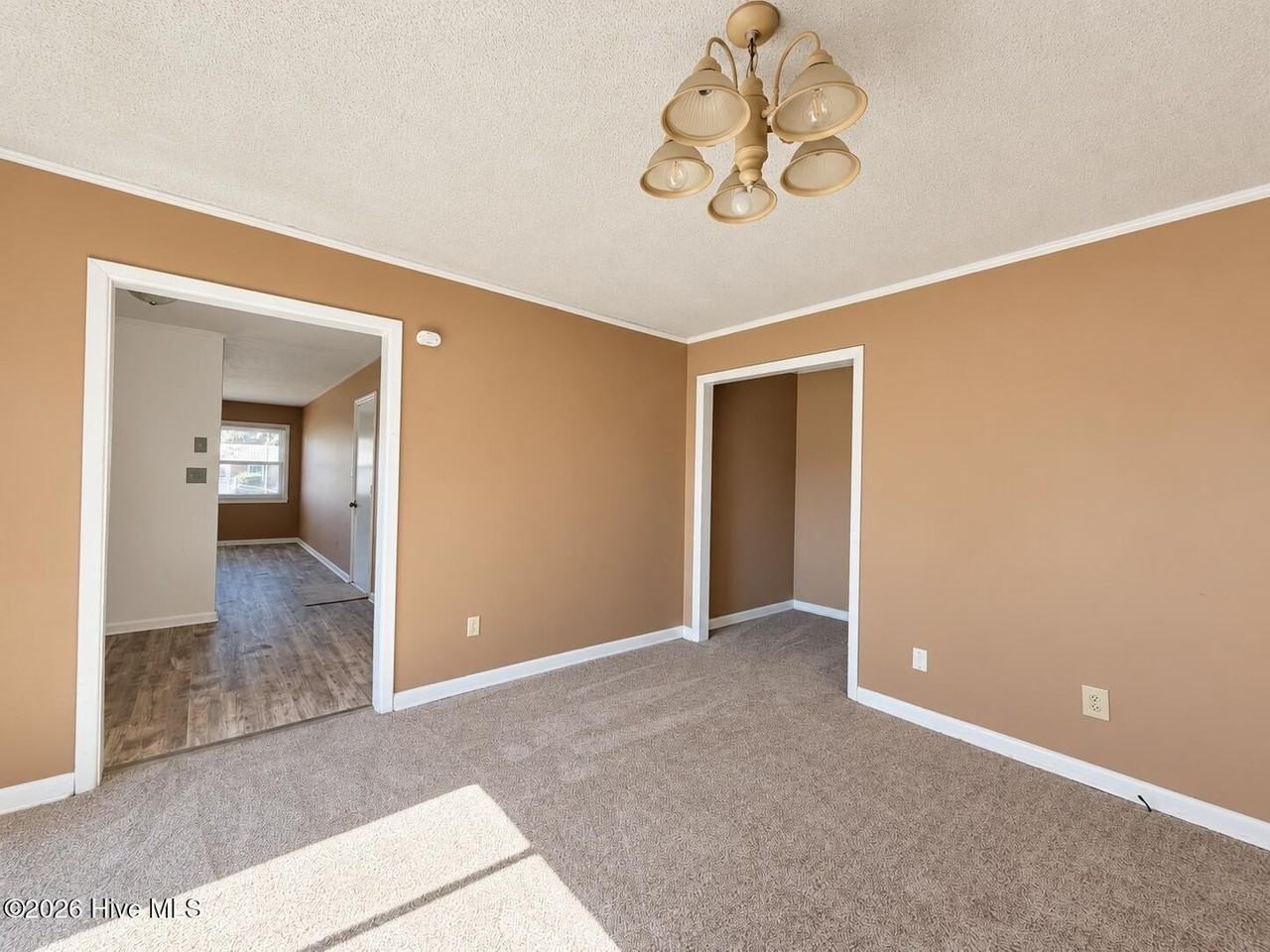 25 Yorkshire Dr - Photo 5 of 32