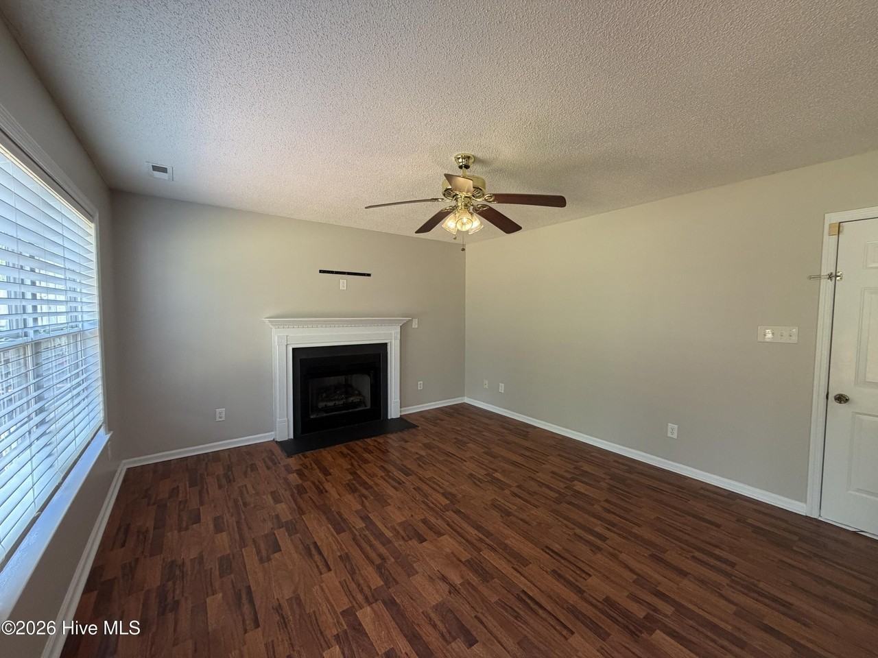 142 Forest Bluff Dr - Photo 2 of 11