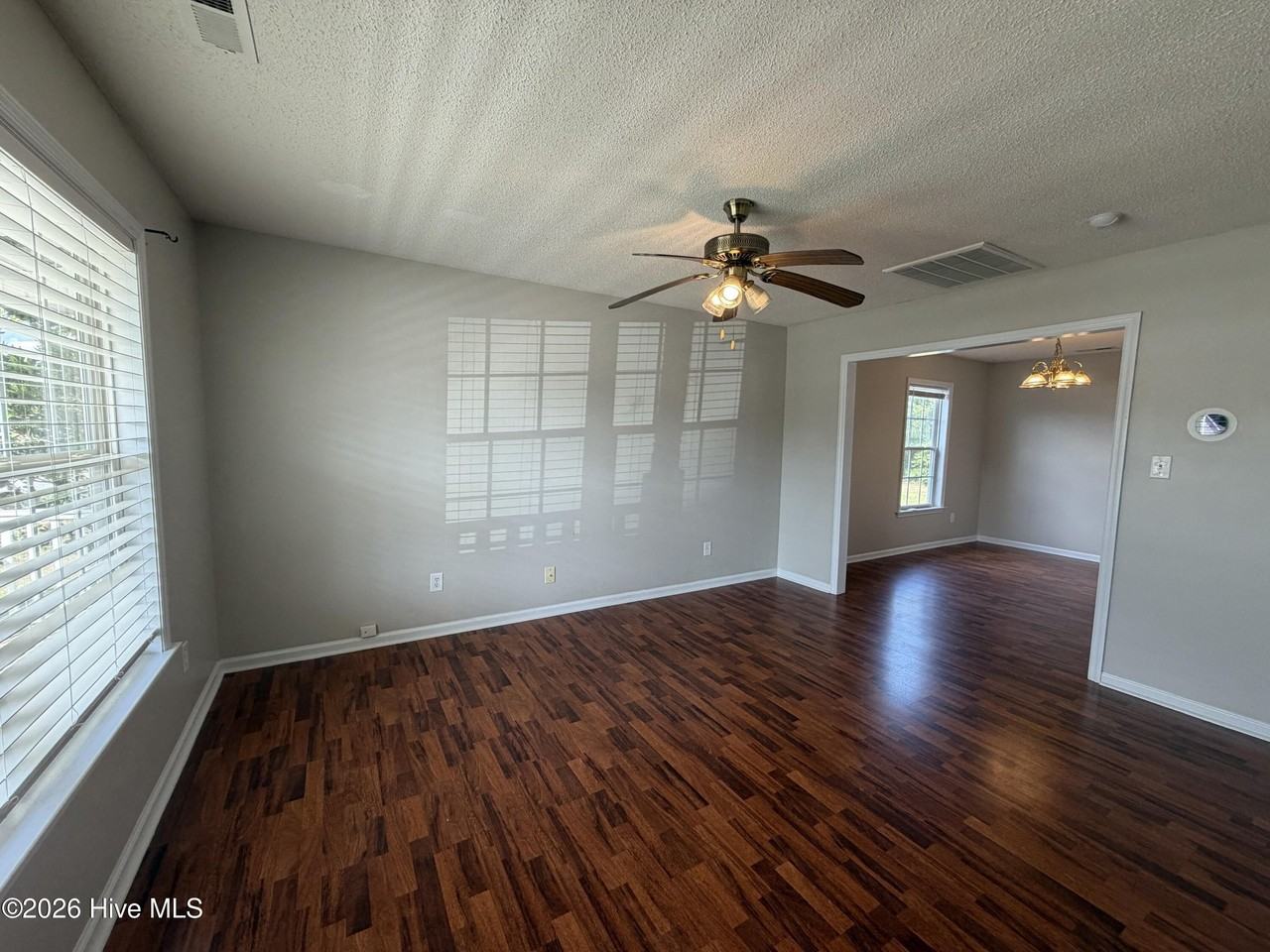 142 Forest Bluff Dr - Photo 3 of 11