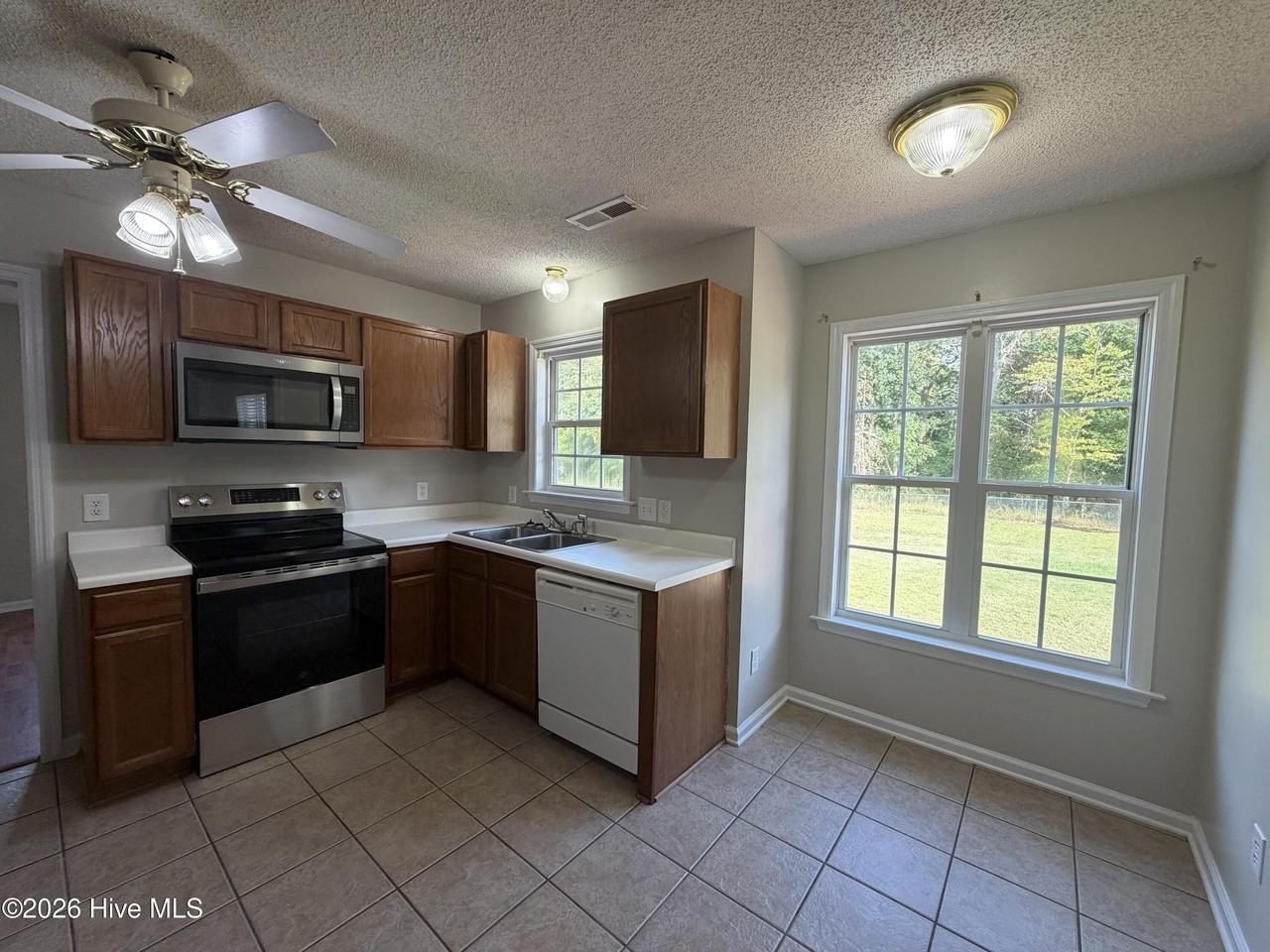 142 Forest Bluff Dr - Photo 5 of 11