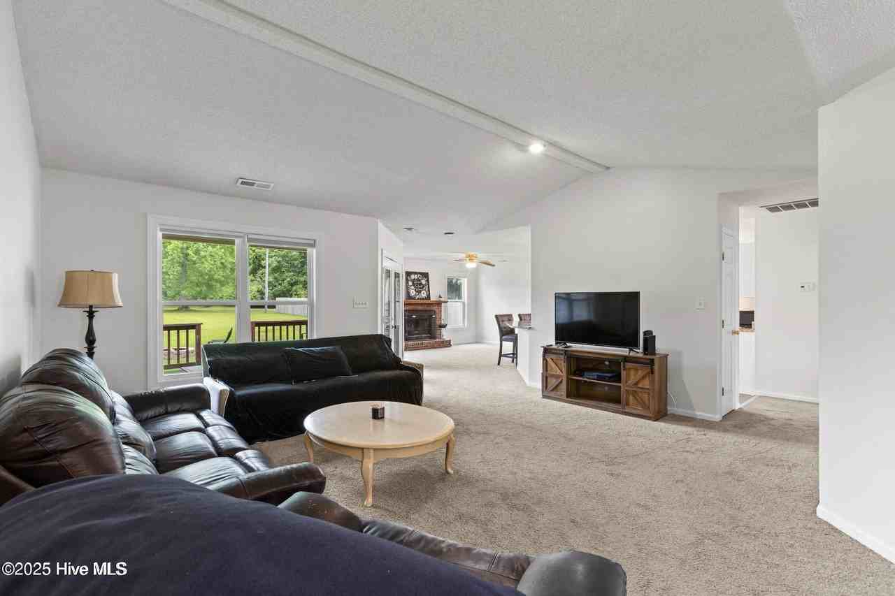 510 Greenfield Pl - Photo 4 of 23