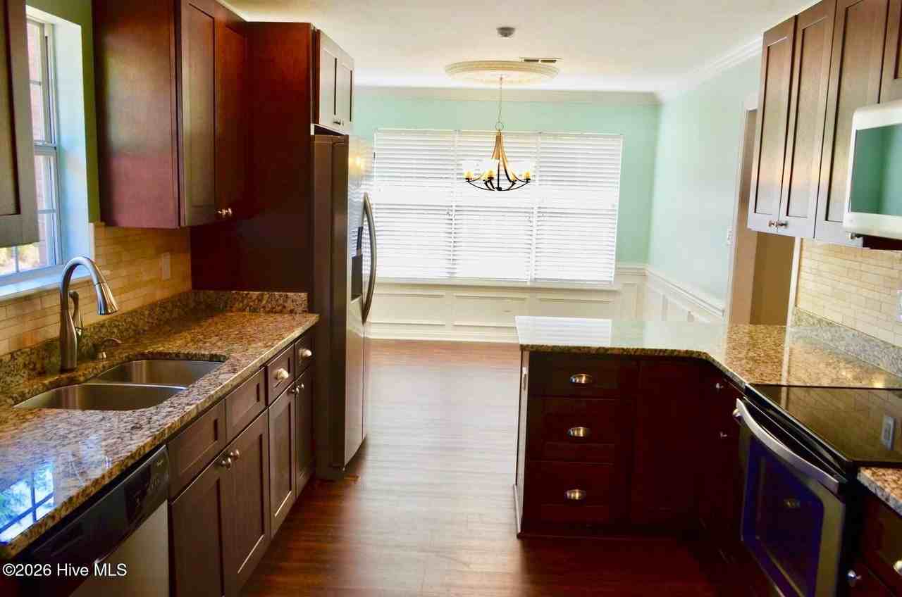 816 Stoneview Dr - Photo 7 of 18