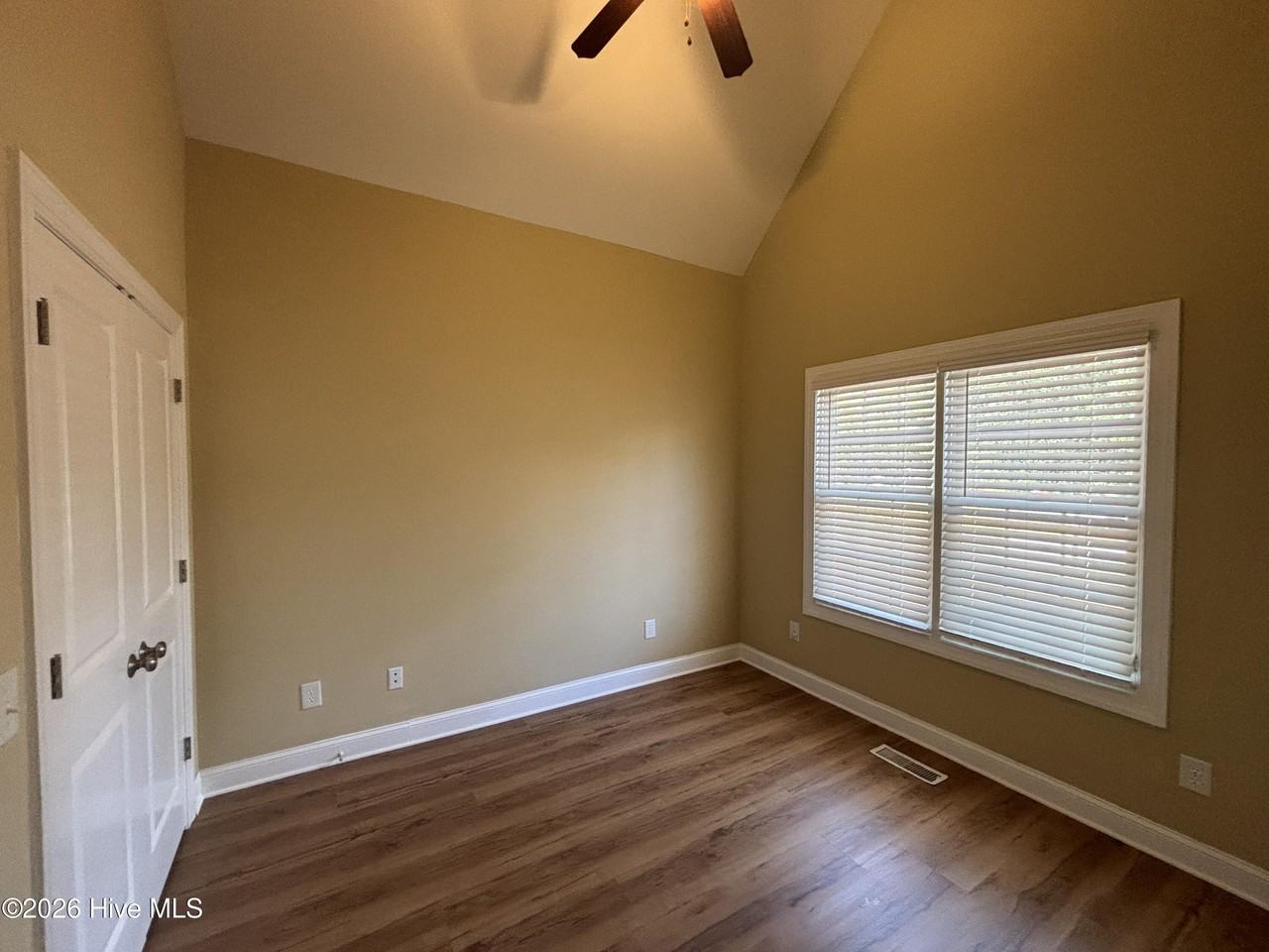5 Wanamoisett Ln - Photo 3 of 24