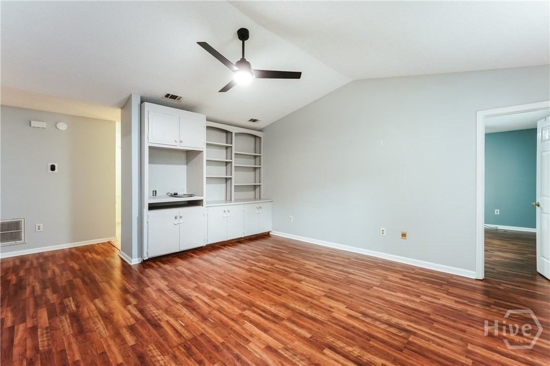 180 Oak Dr - Photo 3 of 33